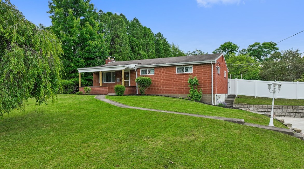 118 Mayer Dr, Pittsburgh, PA 15237
