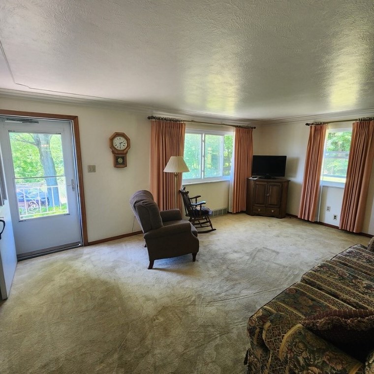527 Chesnic Dr North, Canonsburg, PA 15317