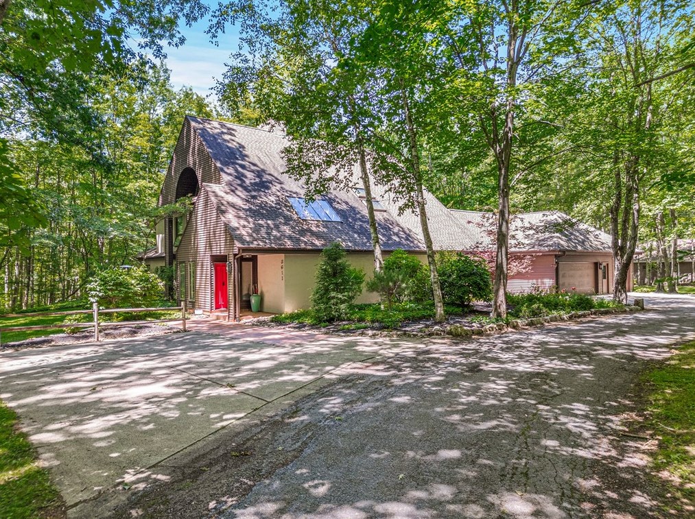 3611 Cardinal Dr, Hermitage, PA 16150