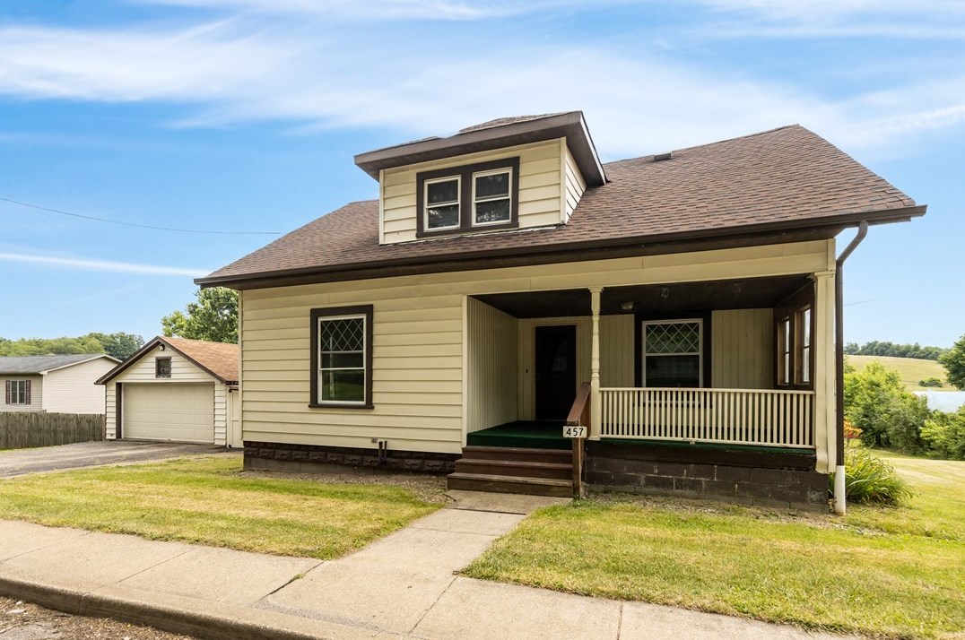 457 Pine St, Hookstown, PA 15050