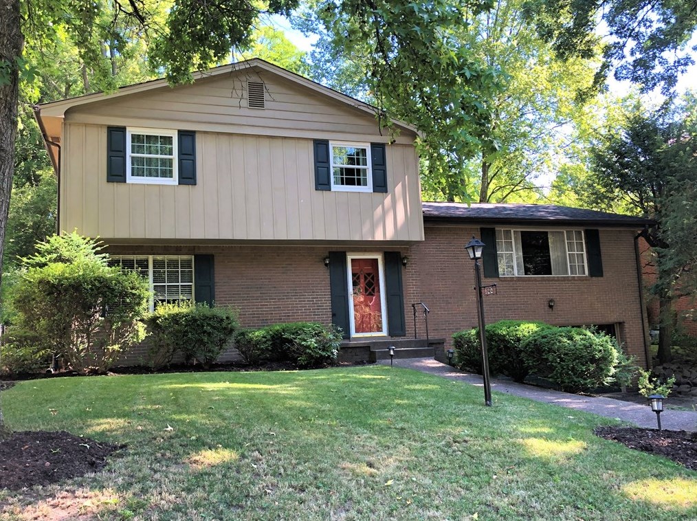 128 Thornberry Dr, Penn Hills, PA 15235