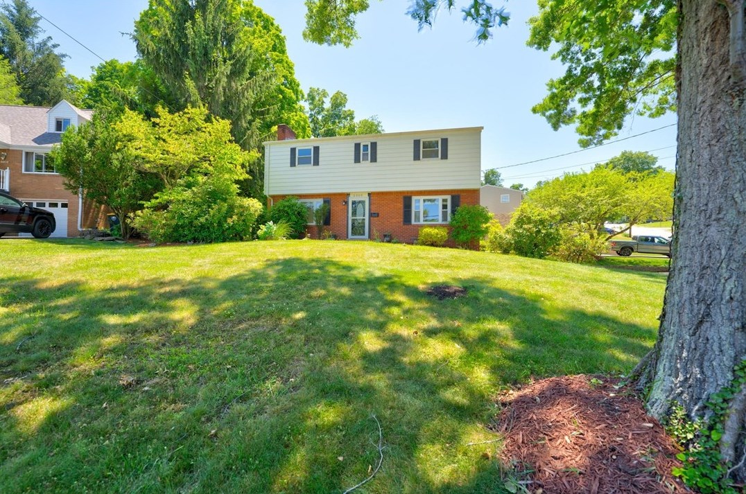 3300 Forest Rd, Bethel Park, PA 15102-1418