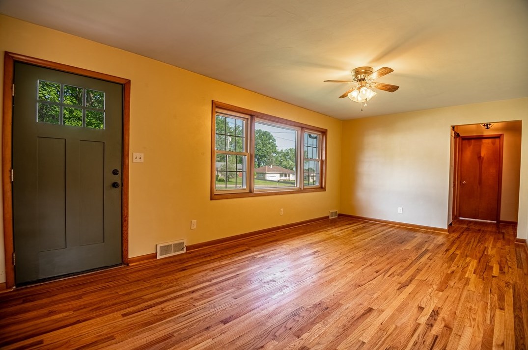 699 S Mercer Ave, Hermitage, PA 16148