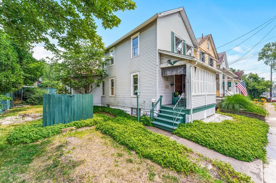 136 5th Ave, Hermitage, PA 16146
