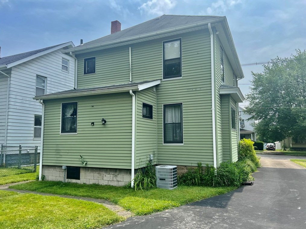 1035 Beckford St, New Castle, PA 16101