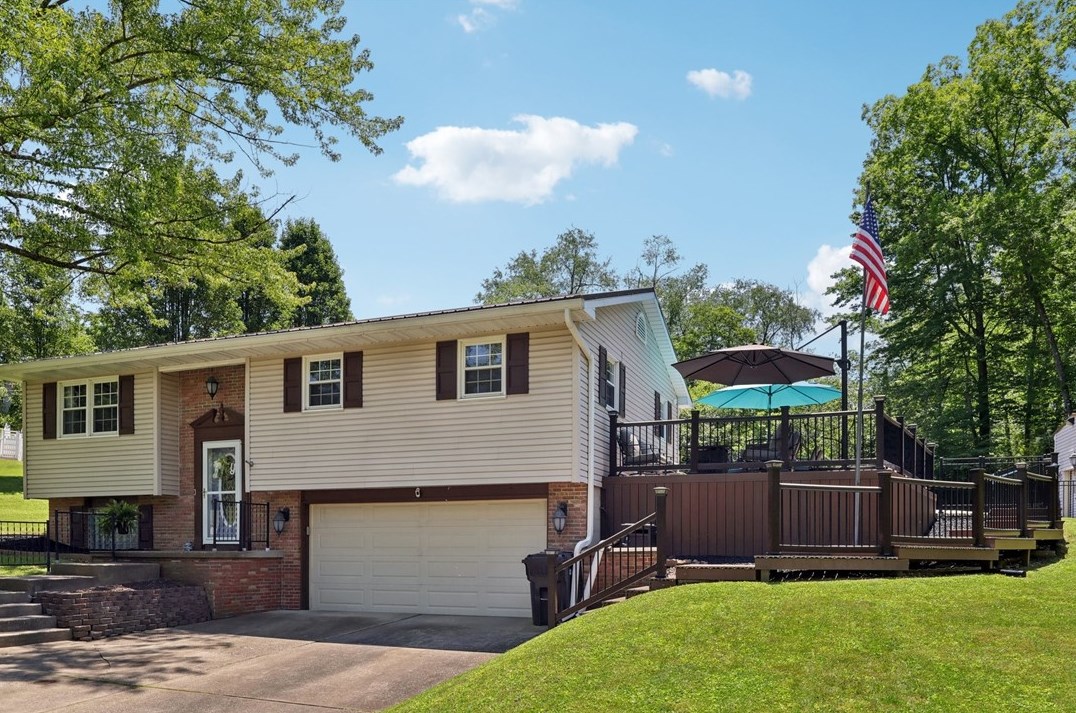 2019 Pine Dr, New Castle, PA 16101