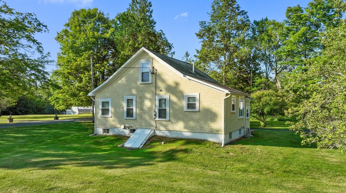 520 Bunker Hill Rd, Central City, PA 15926
