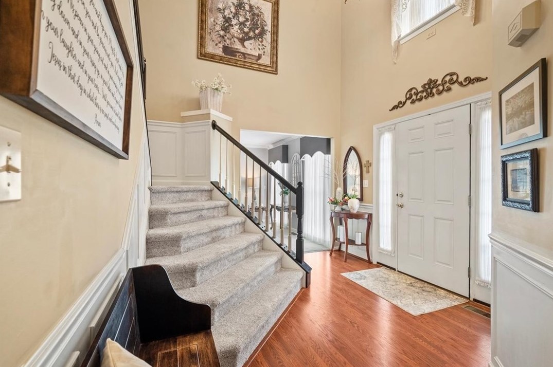 204 Blossom Ct, New Kensington, PA 15068