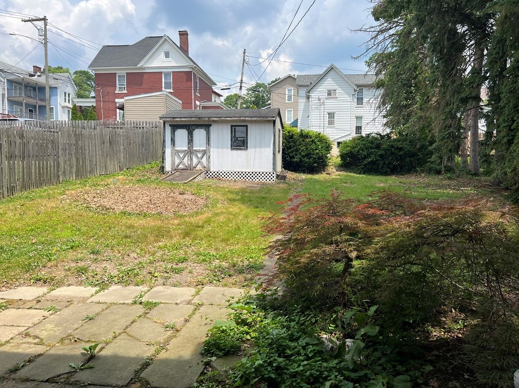 605 Walnut St, North Huntingdon, PA 15642