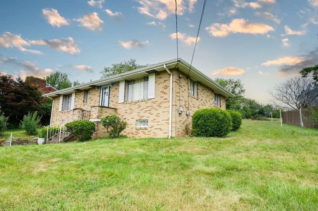 48 Country Club Rd South, Washington, PA 15301