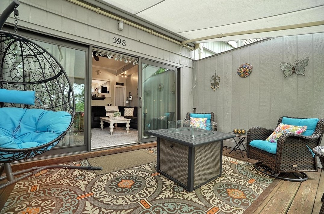 598 Carriage Cir, Pittsburgh PA 15205-1624 exterior