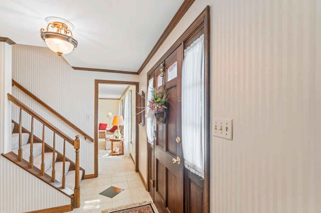 135 Hemlock Dr, Canonsburg, PA 15317