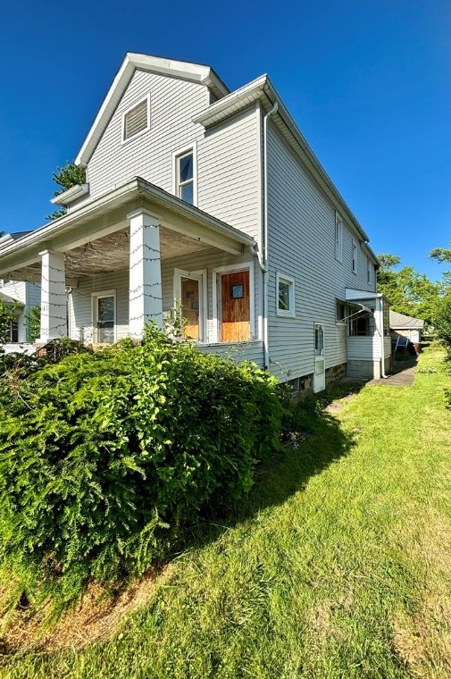 647 Spruce Ave, Hermitage, PA 16146