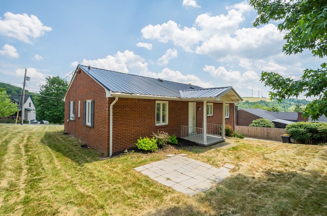 834 Vance Dr North, Canonsburg, PA 15317