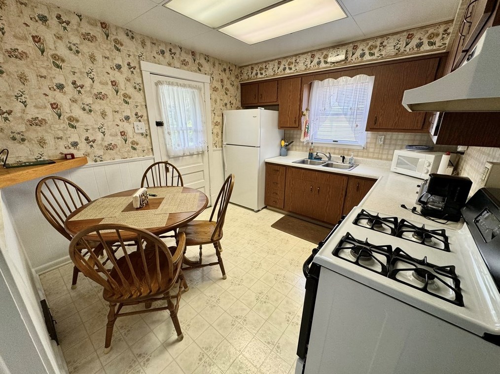 423 Rainbow Dr, New Kensington, PA 15068