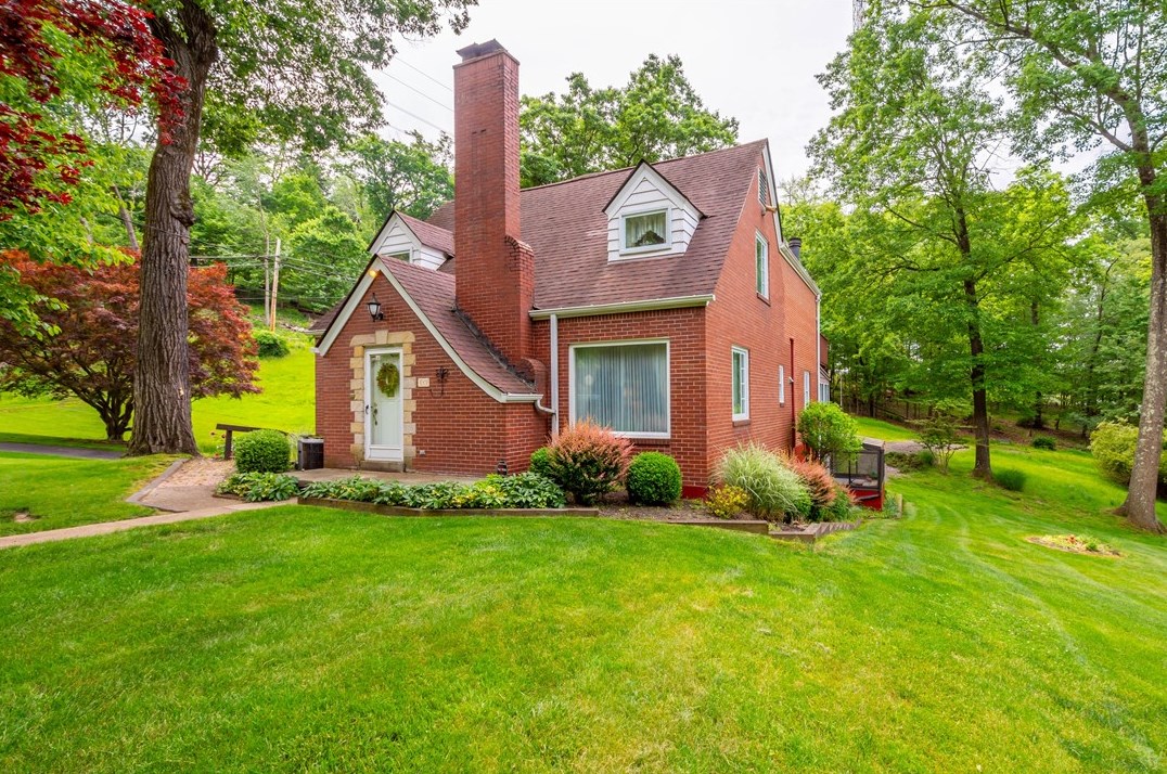 1001 W Sutter Rd, Glenshaw, PA 15116
