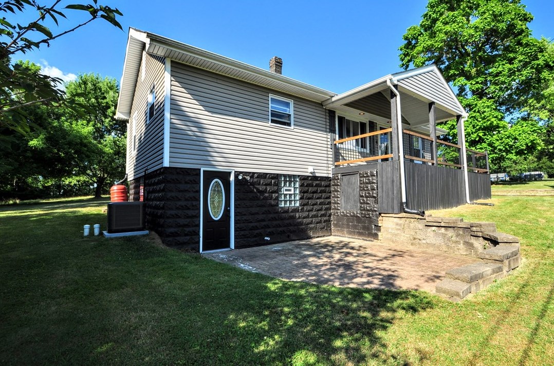 2763 Lasher Dr, New Kensington, PA 15068
