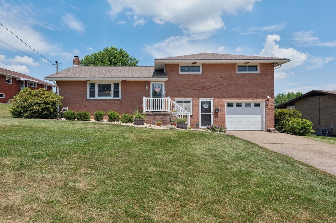 33 Barbara Rd, Latrobe, PA 15650