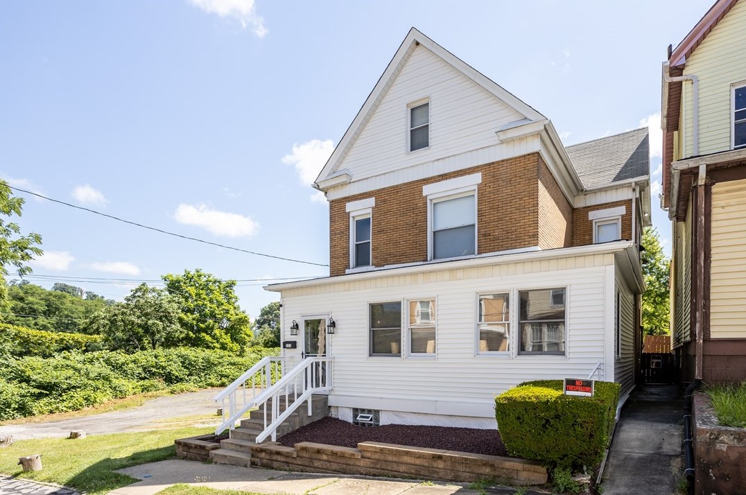 111 Hampton St, Wall, PA 15148