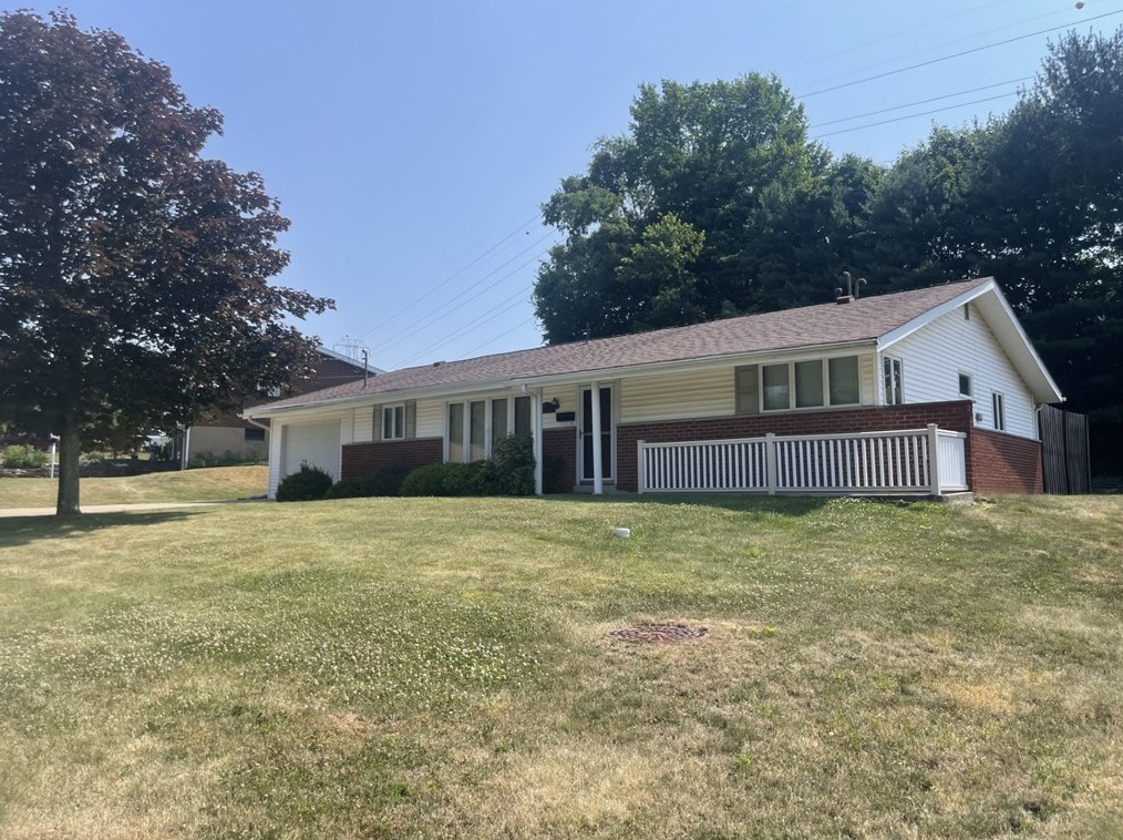 969 Quaker Dr, North Huntingdon, PA 15642