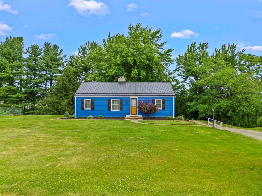 221 Floral Hill Dr South, Washington, PA 15301