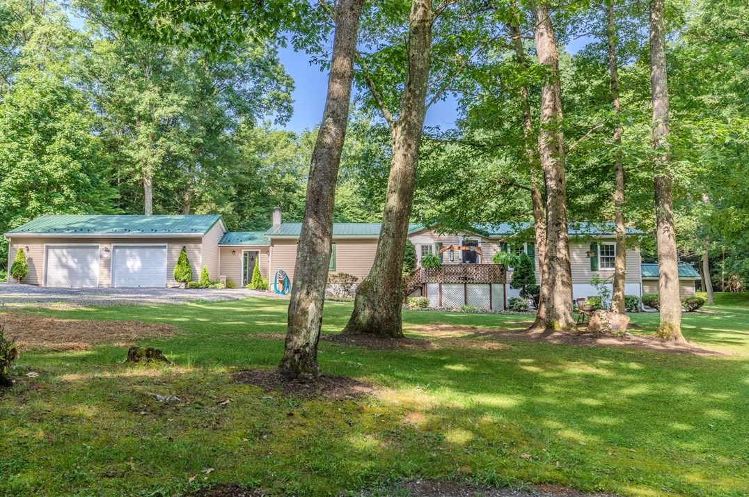 227 Green Briar Rd, Stoystown, PA 15563