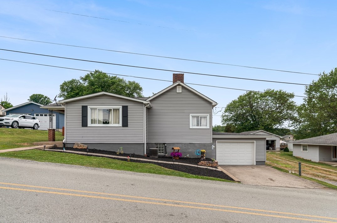 221 German St, West Newton, PA 15089-1285