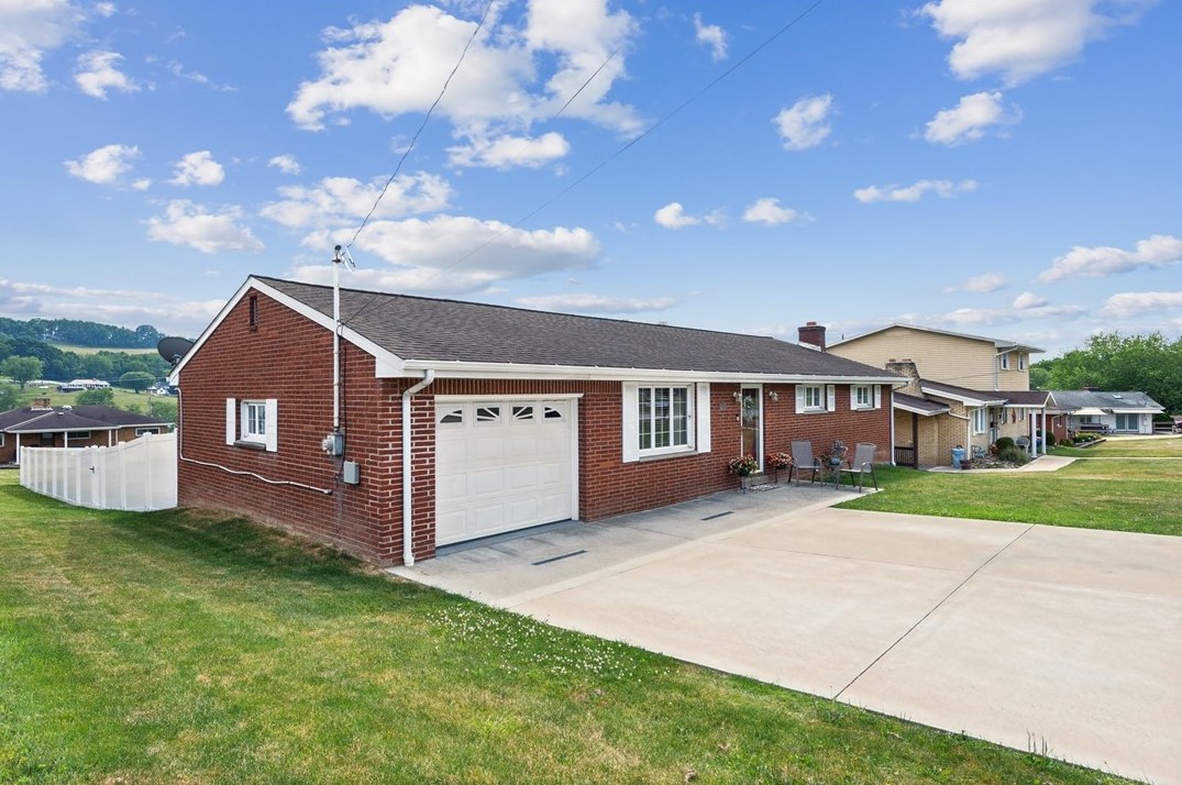 2663 Beverly Dr, Washington, PA 15301