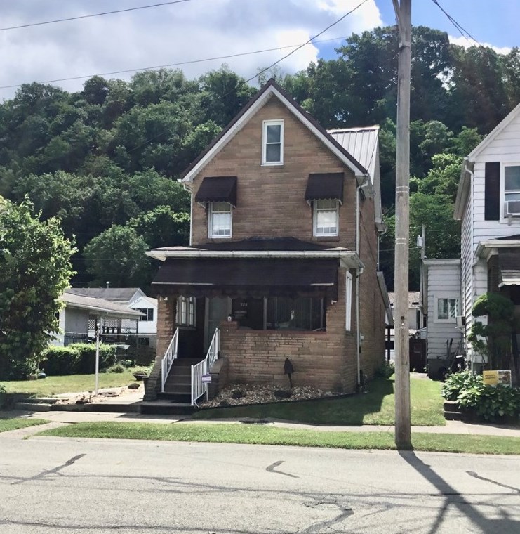 720 6th Ave, Ford City, PA 16226-1119