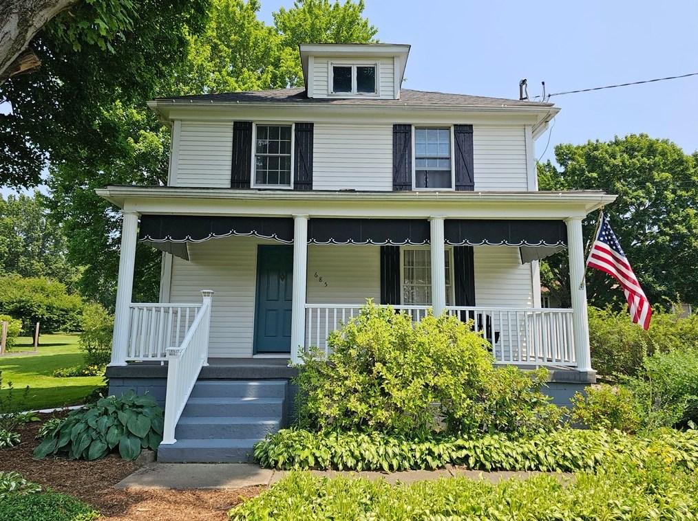 685 S Keel Ridge Rd, Hermitage, PA 16148