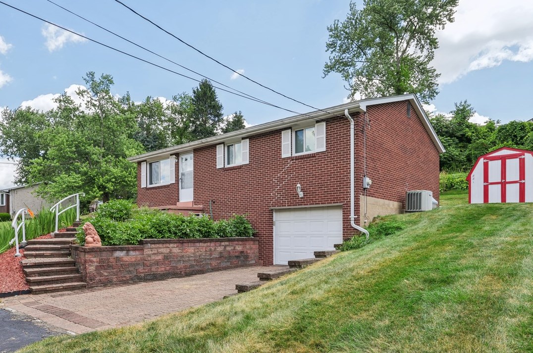 881 Iris Dr, North Huntingdon, PA 15642