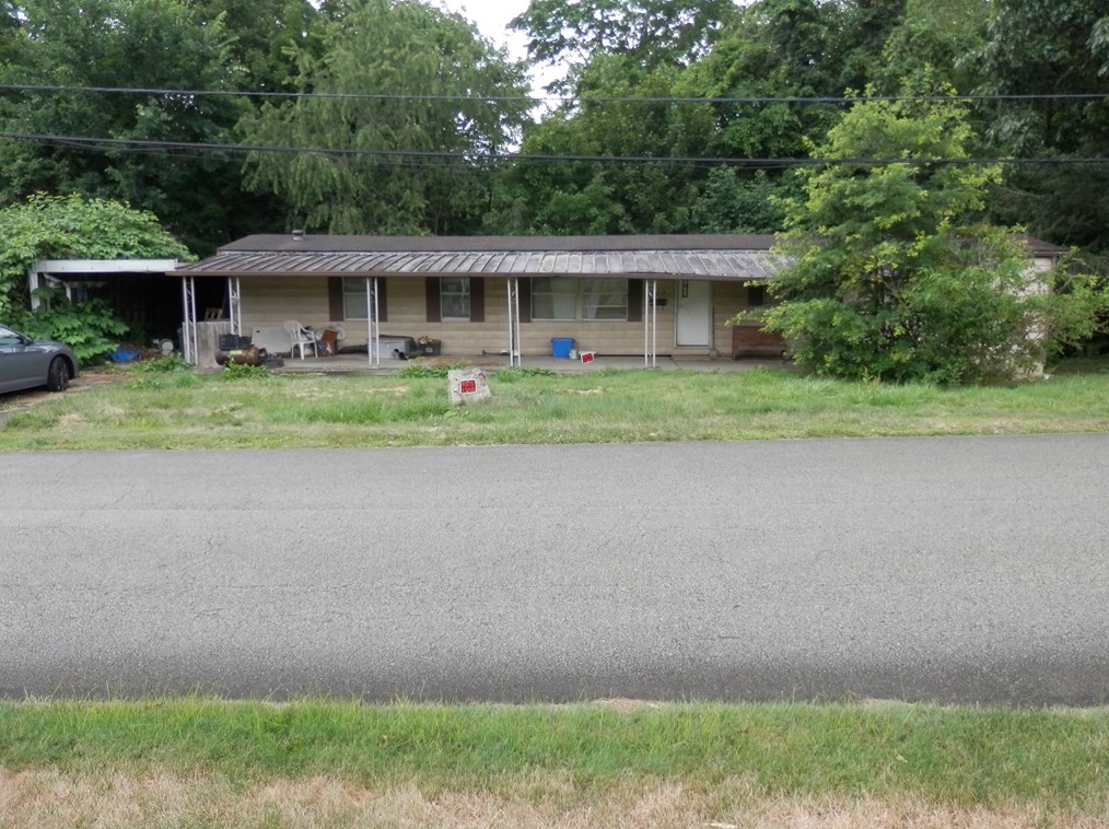 102 Wayne Dr, Trafford, PA 15085