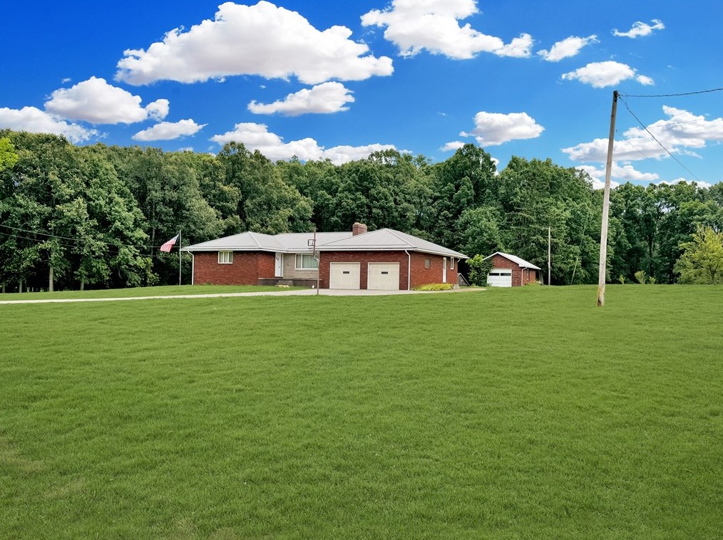 4380 Hillsville Rd, Pulaski, PA 16143