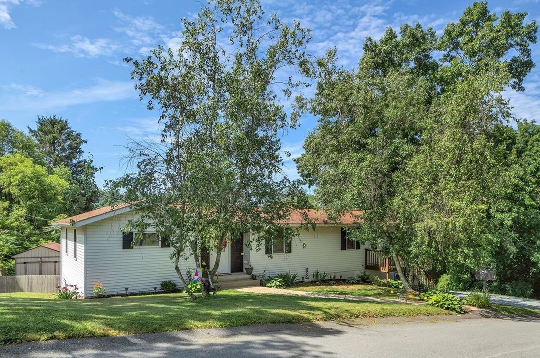 106 Gertrude St, Jeannette, PA 15644