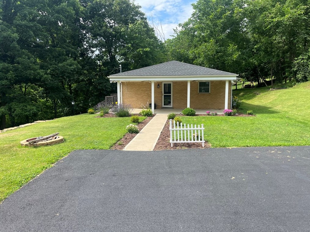 36 Burnside Rd, Canonsburg, PA 15317
