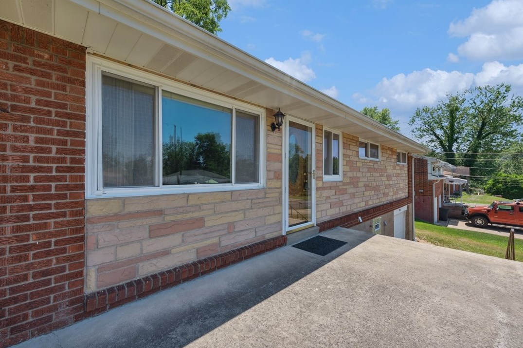 520 Sunnyfield Dr, Monroeville, PA 15146