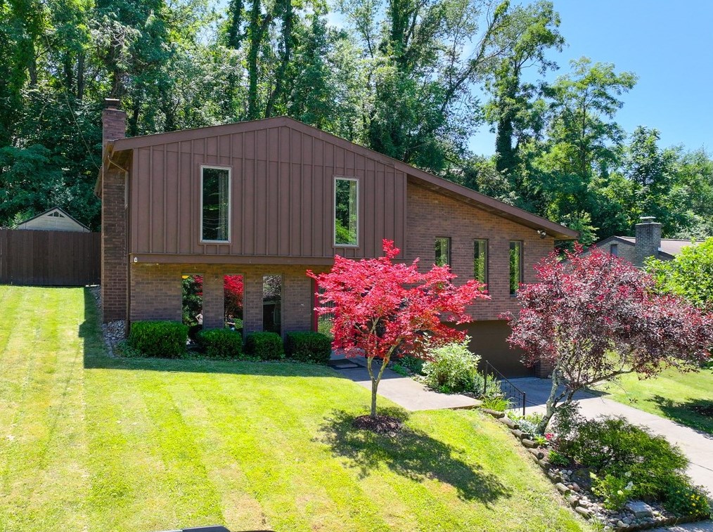 106 Larchwood Dr, Turtle Creek, PA 15145
