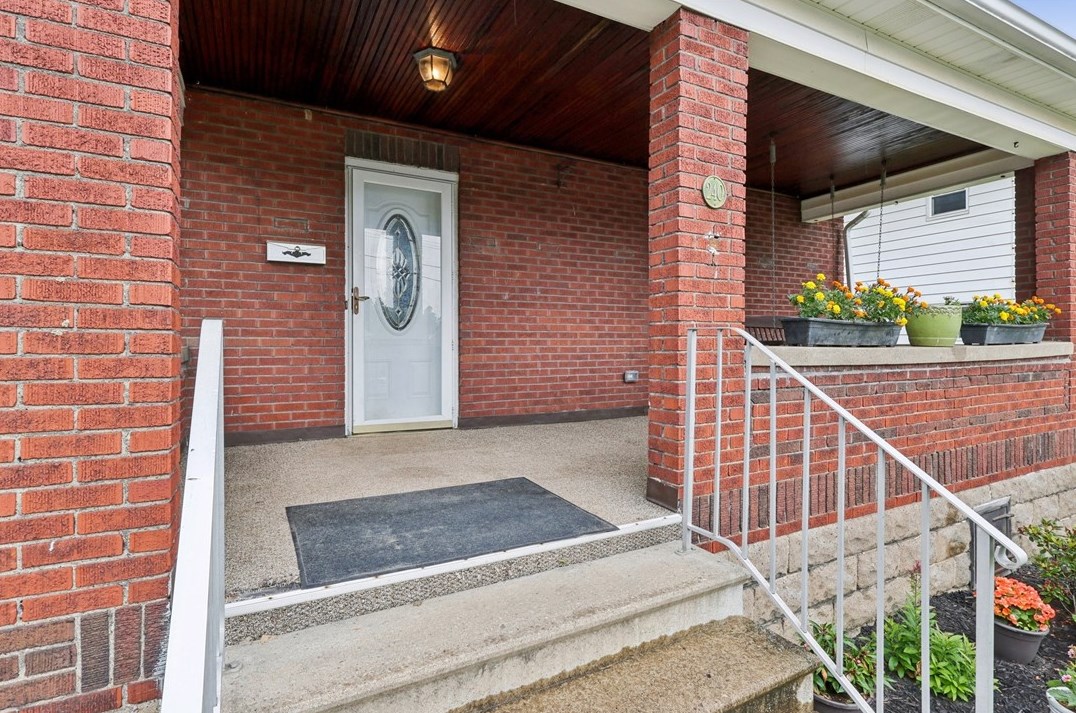 240 Belle St, Evans City, PA 16033