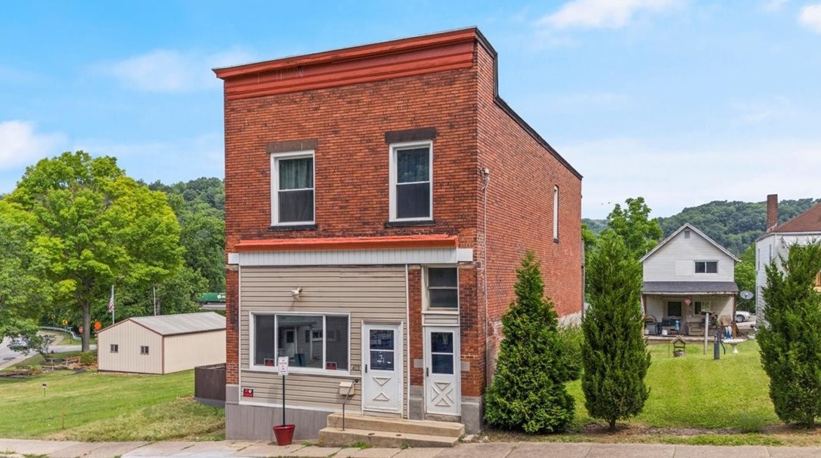 403 Wall Ave, Wall, PA 15148