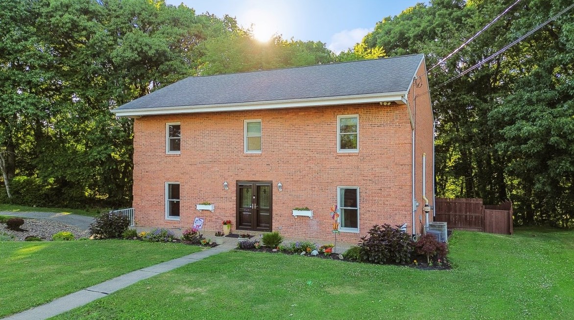 4221 Waco Dr, New Kensington, PA 15068