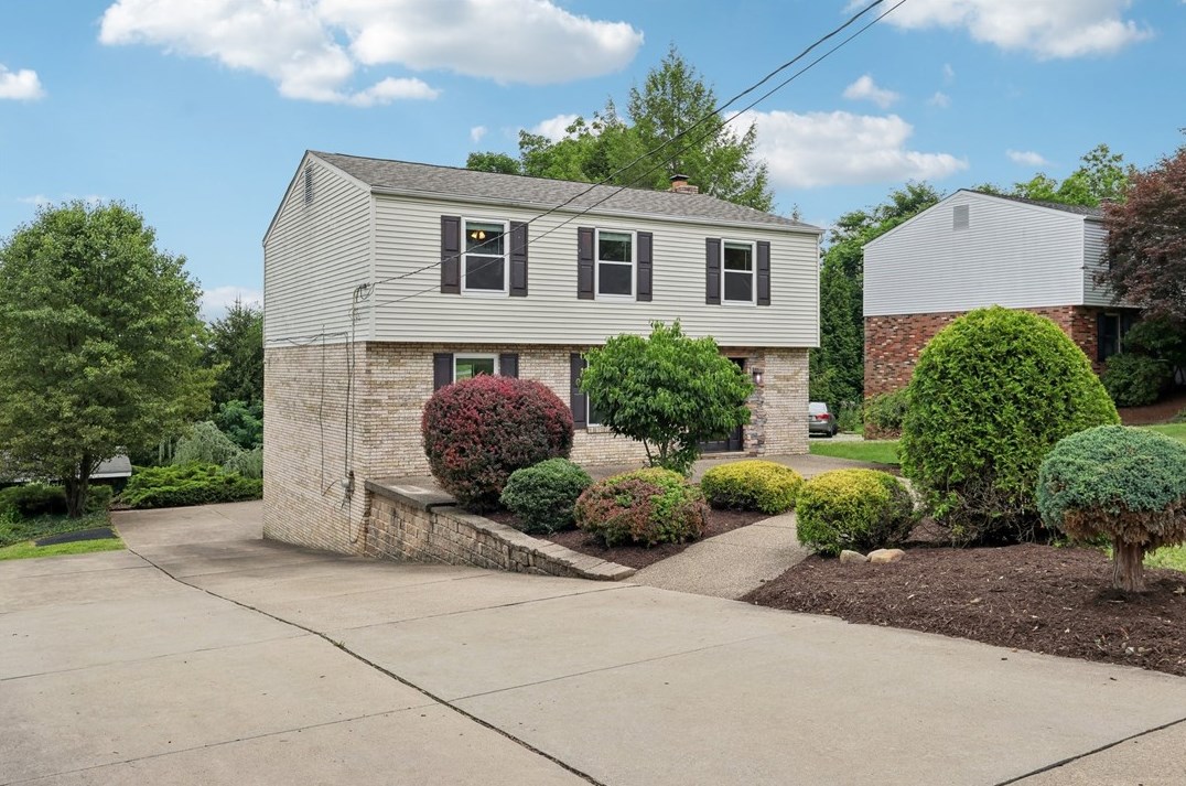 231 Blue Jay Dr North, Canonsburg, PA 15317