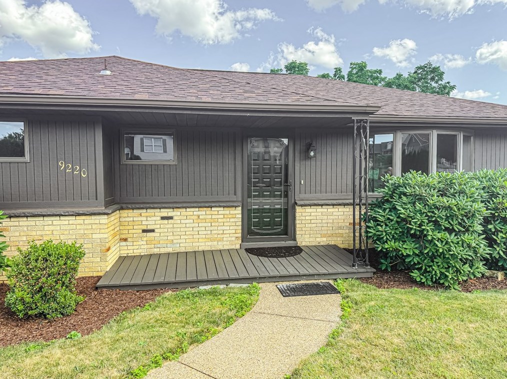 9220 Barnes Lake Rd, North Huntingdon, PA 15642