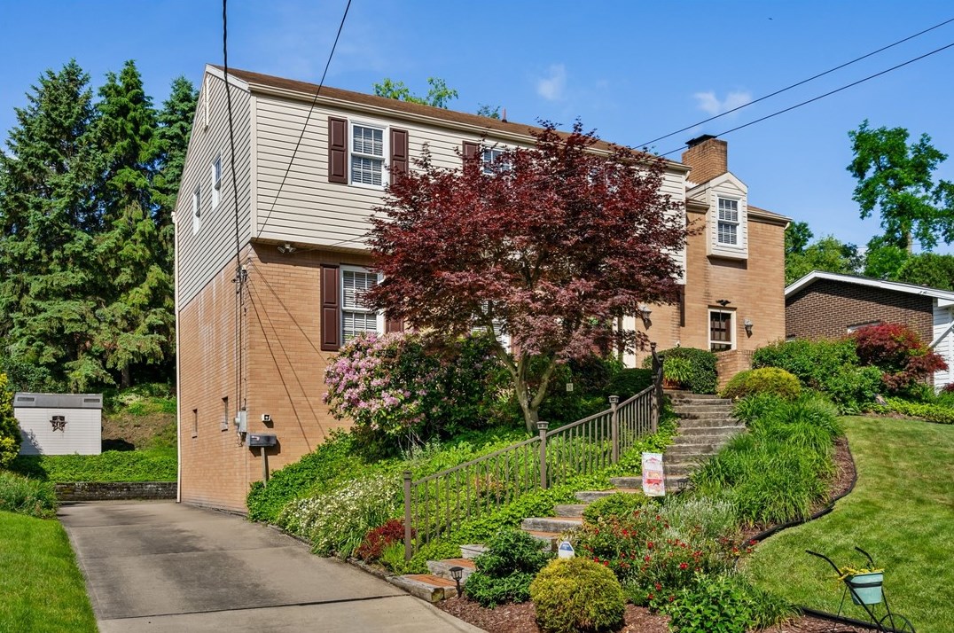 458 Satinwood Dr, Pittsburgh, PA 15122