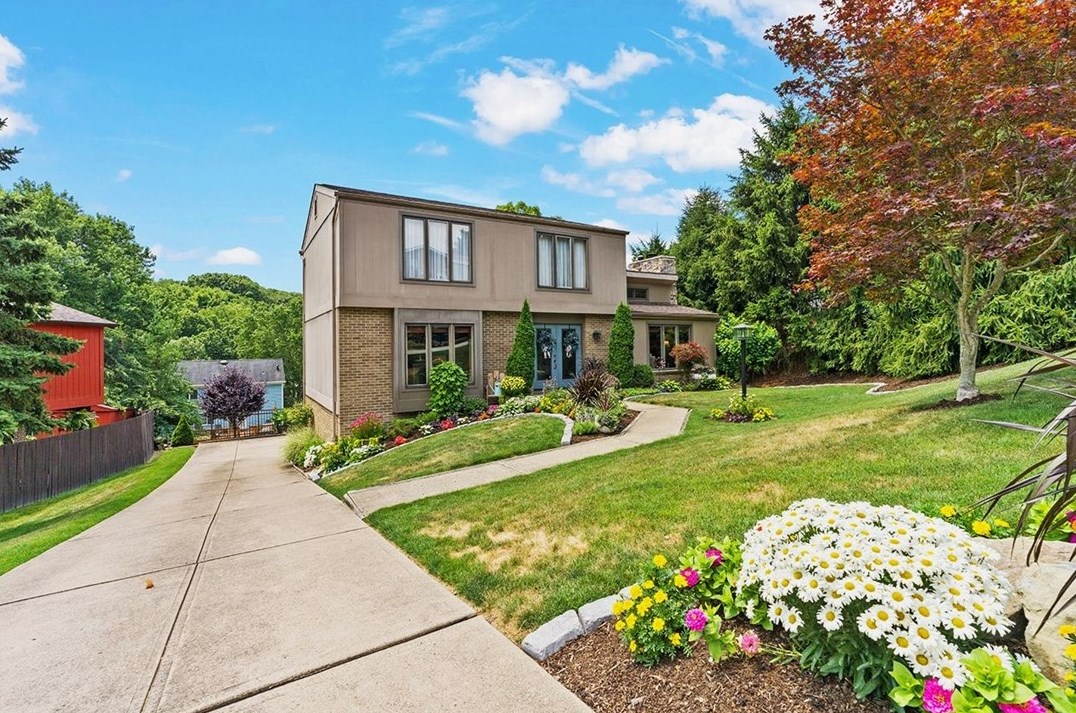 303 S Highlander Heights Dr, Glenshaw, PA 15116