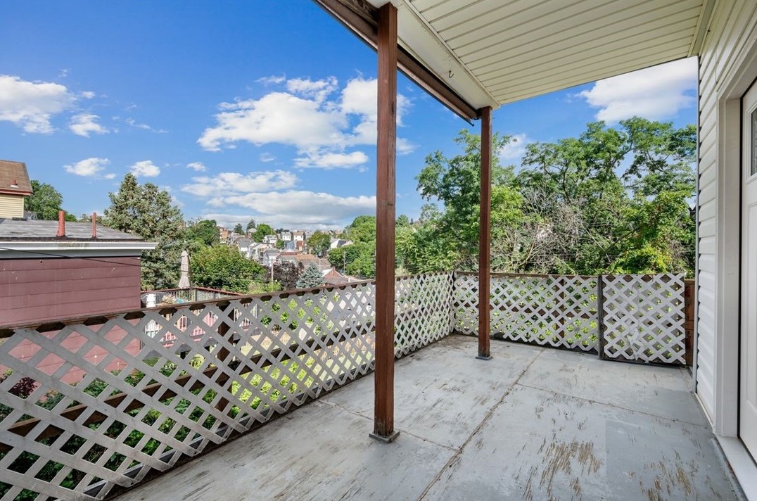 223 Linnview Ave, Pittsburgh PA  15210-3719 exterior