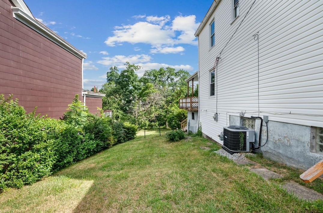 223 Linnview Ave, Pittsburgh PA  15210-3719 exterior