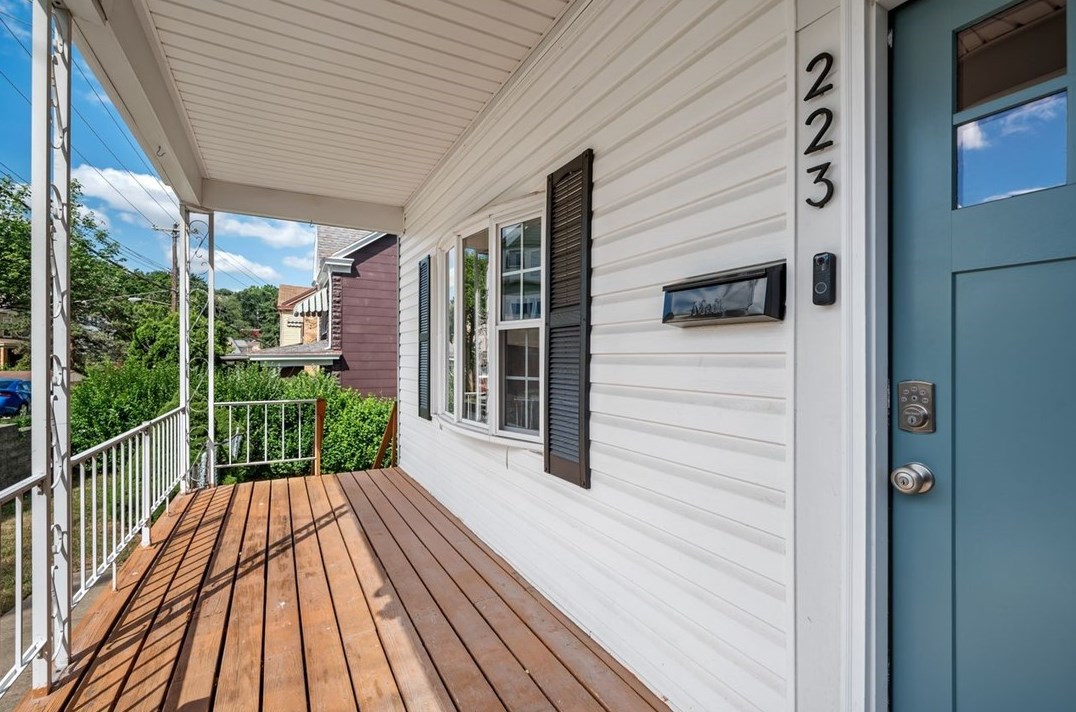 223 Linnview Ave, Pittsburgh PA  15210-3719 exterior