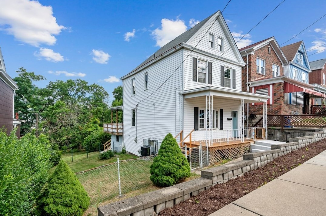 223 Linnview Ave, Pittsburgh PA  15210-3719 exterior