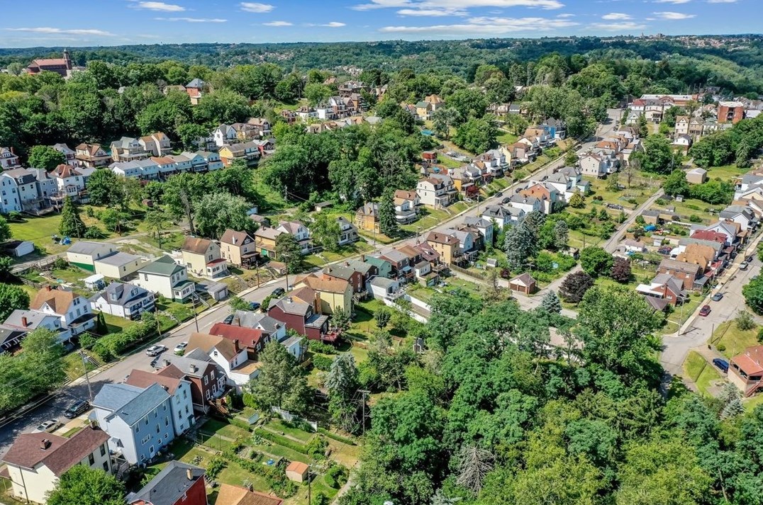 223 Linnview Ave, Pittsburgh PA  15210-3719 exterior