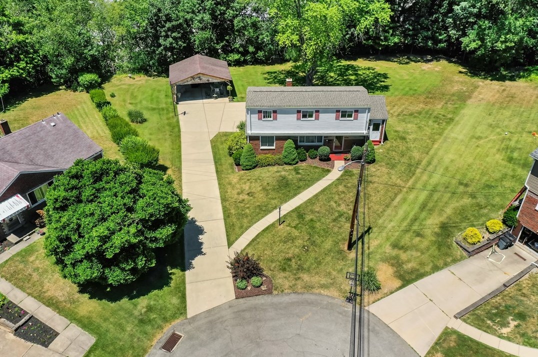4 Carol Dr, Collier Township, PA 15106